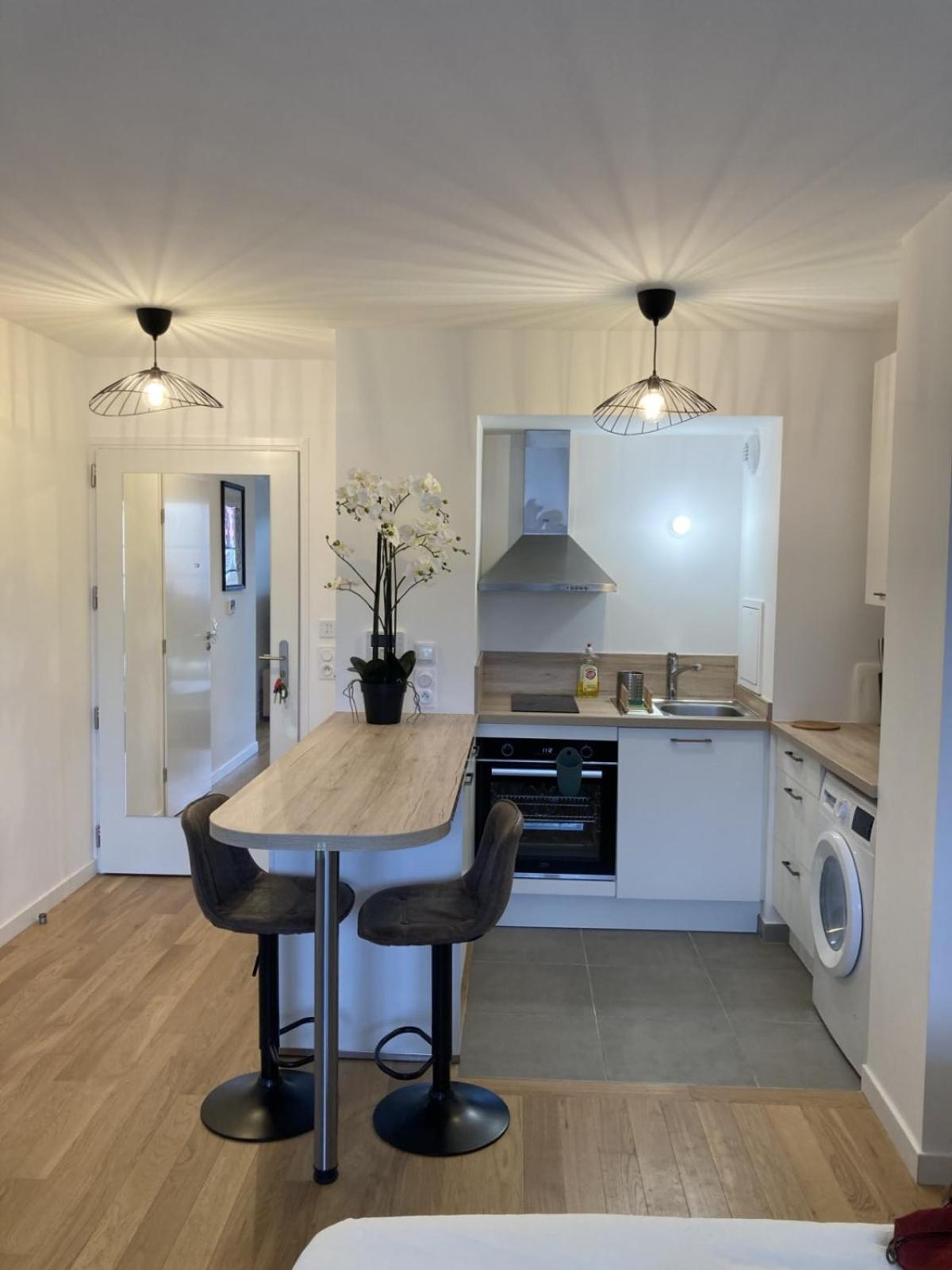 Very Nice And Quiet 42 M In Suresnes With Parking Exterior photo